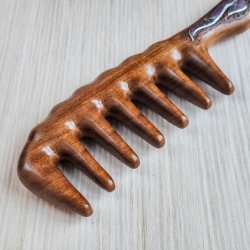 Расчёска из дерева с редкими зубьями